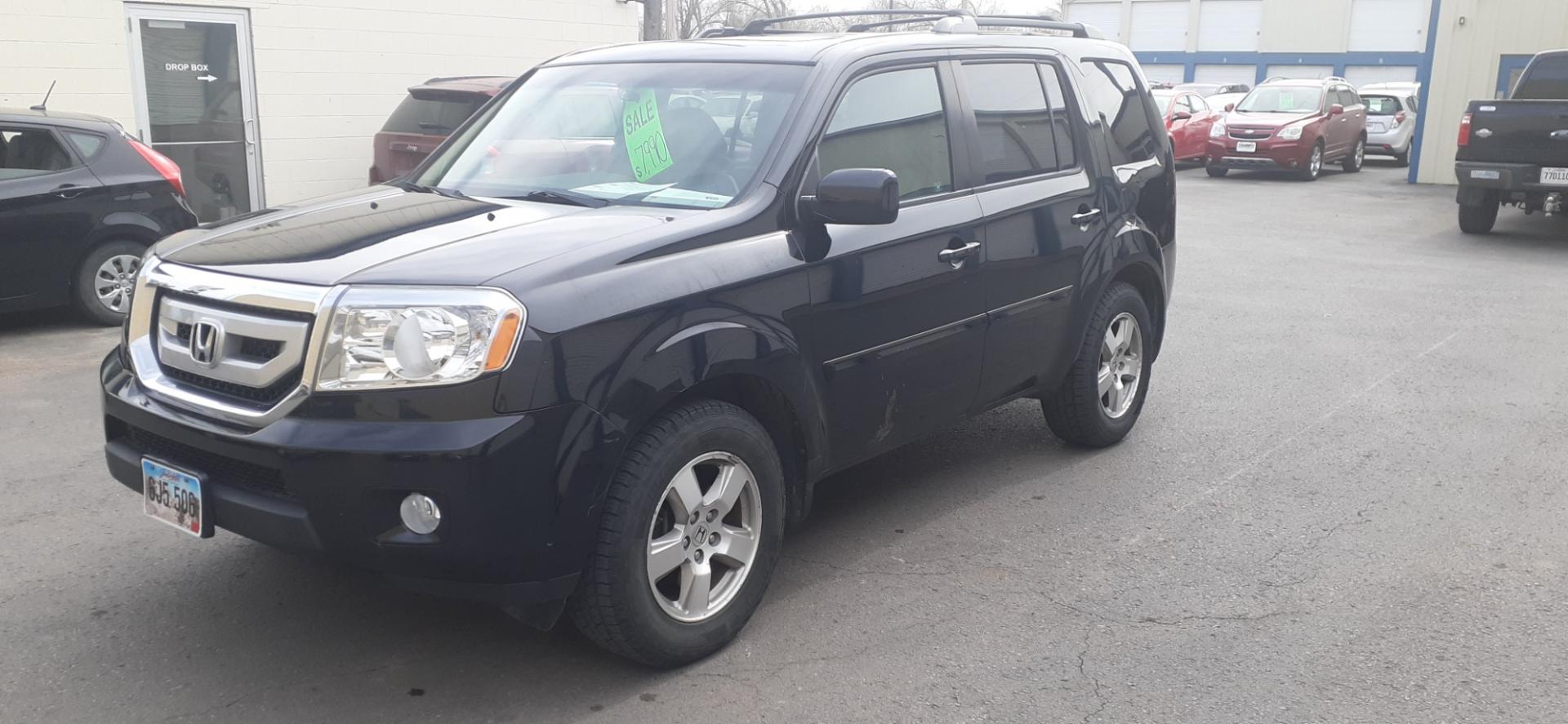 2011 Honda Pilot EX-L 4WD 5-Spd AT (5FNYF4H55BB) with an 3.5L V6 SOHC 24V engine, 5-Speed Automatic transmission, located at 2015 Cambell Street, Rapid City, SD, 57701, (605) 342-8326, 44.066433, -103.191772 - CARFAX AVAILABLE - Photo#4